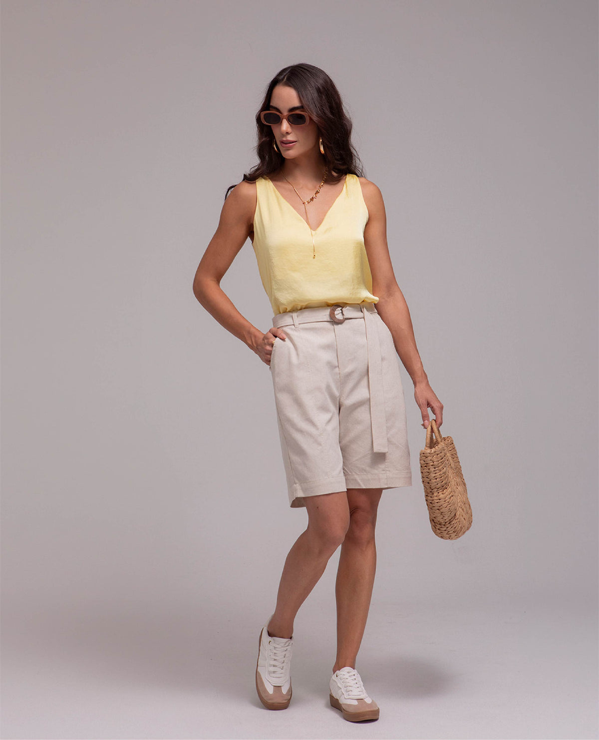 BERMUDA PARA MUJER CON CINTURON Y ELASTICO EN CINTURA TRASERA TELA MEZCLA LINO Adrissa | Ropa para mujer Bermudas