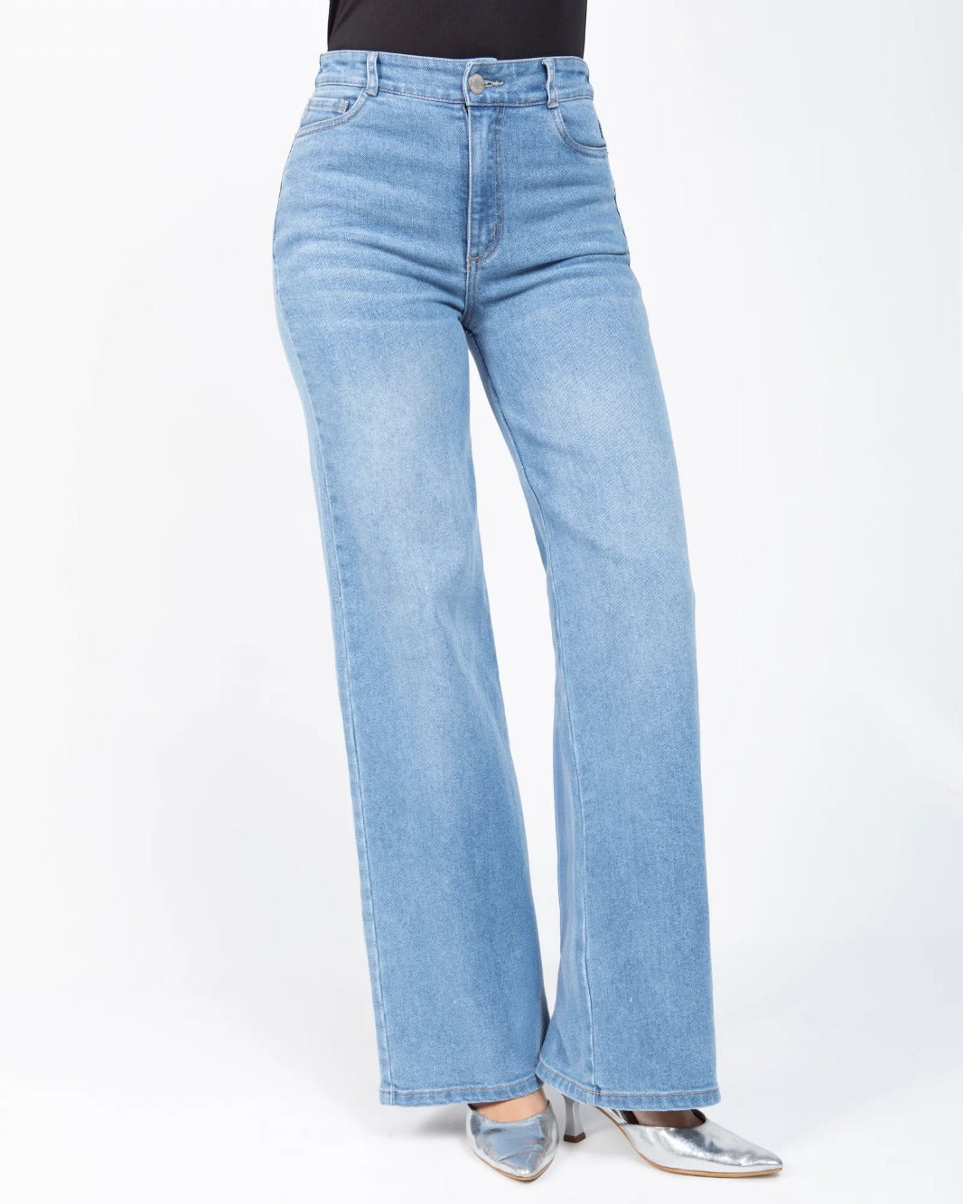 JEAN PALAZZO PARA MUJER TONO CLARO CINCO BOLSILLOS COSTURAS EN CONTRASTE AZUL CLARO Adrissa | Ropa para mujer Jeans