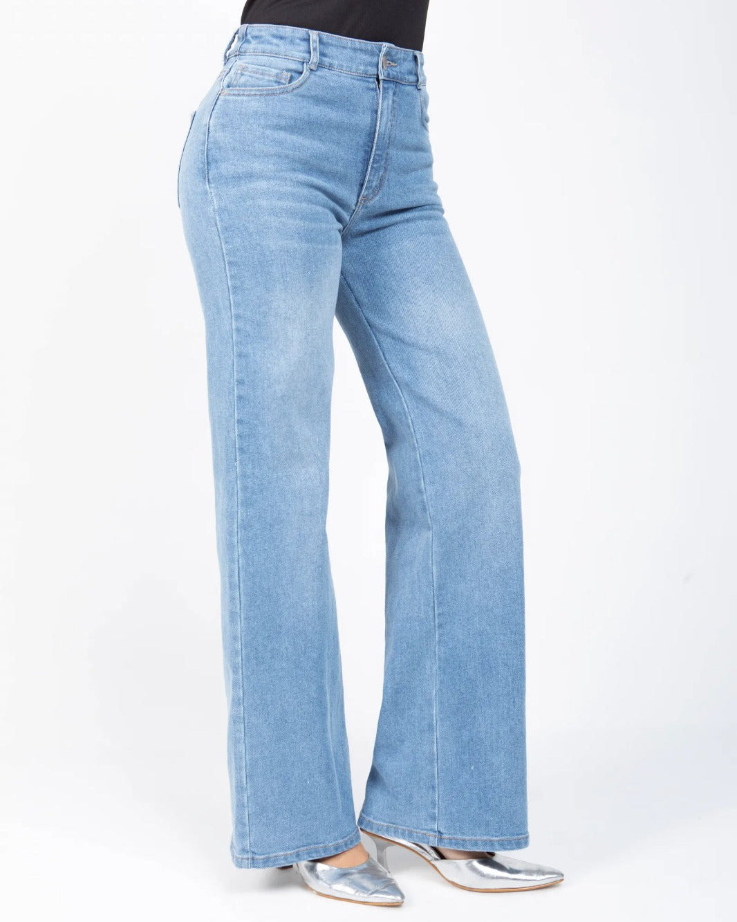 JEAN PALAZZO PARA MUJER TONO CLARO CINCO BOLSILLOS COSTURAS EN CONTRASTE AZUL CLARO Adrissa | Ropa para mujer Jeans