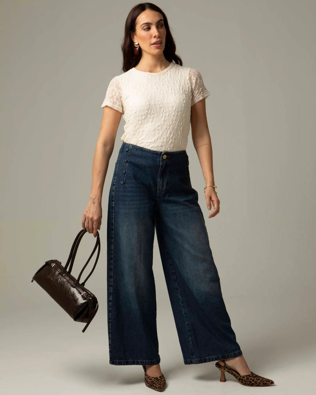 JEAN WIDE LEG CORTO PARA MUJER CON BOTONES EN COSTADOS AZUL INDIGO Adrissa | Ropa para mujer Jeans