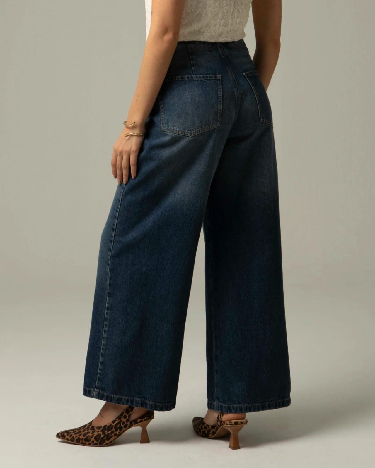 JEAN WIDE LEG CORTO PARA MUJER CON BOTONES EN COSTADOS 10 AZUL INDIGO Adrissa | Ropa para mujer Jeans