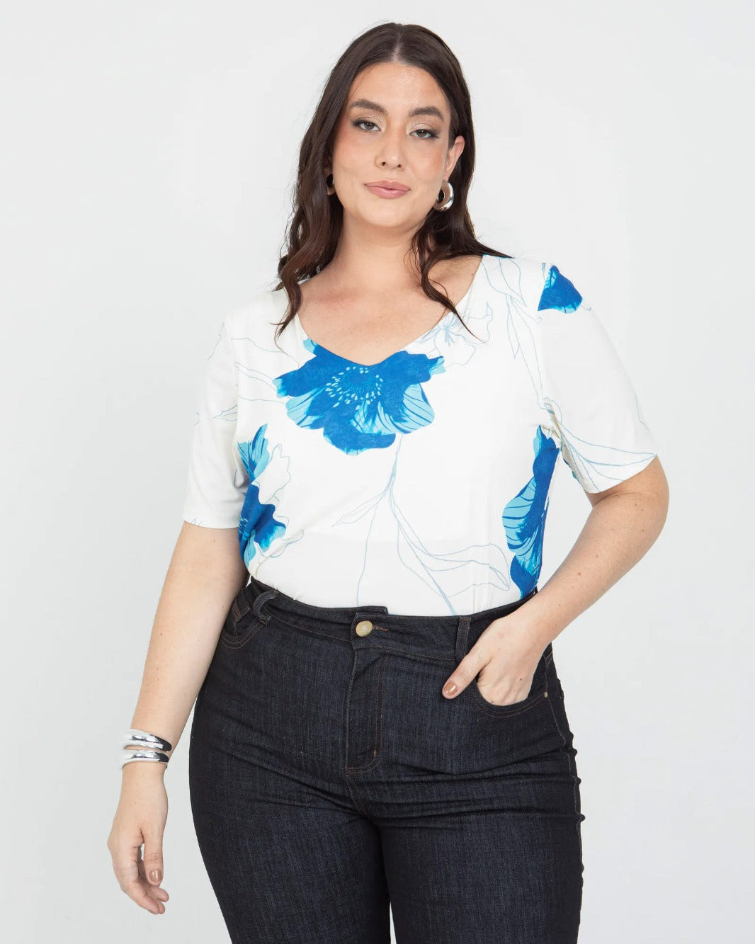 CAMISETA ESTAMPADA TALLAS GRANDES ESCOTE V ENTALEGADO MANGA CORTA 14 IVORY Adrissa | Ropa para mujer Blusas