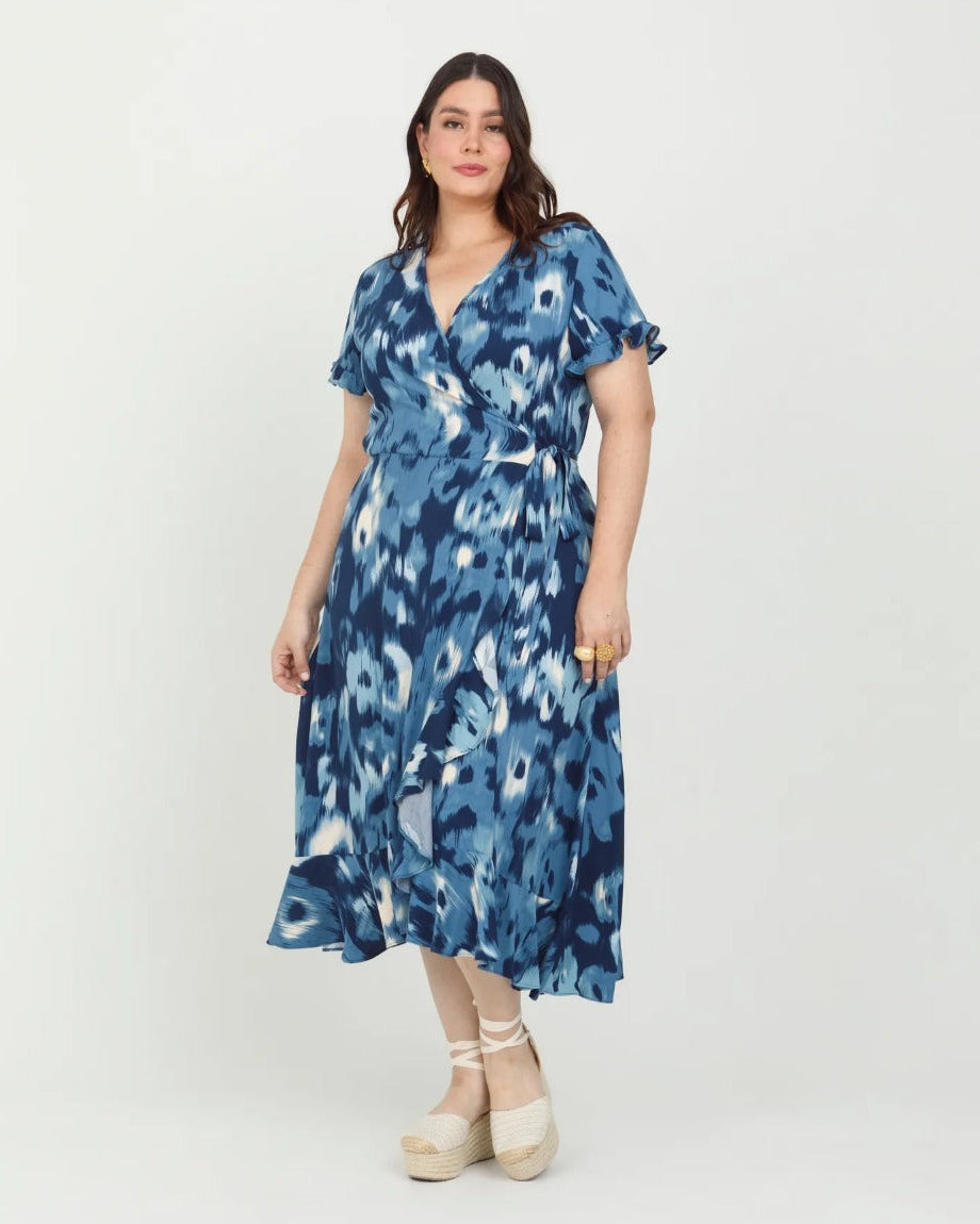 VESTIDO MIDI TALLAS GRANDES ESTAMPADO SILUETA ENVOLVENTE MANGA CORTA AZUL INDIGO Adrissa | Ropa para mujer Vestidos