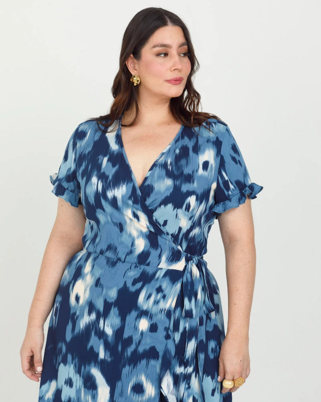 VESTIDO MIDI TALLAS GRANDES ESTAMPADO SILUETA ENVOLVENTE MANGA CORTA 16 AZUL INDIGO Adrissa | Ropa para mujer Vestidos