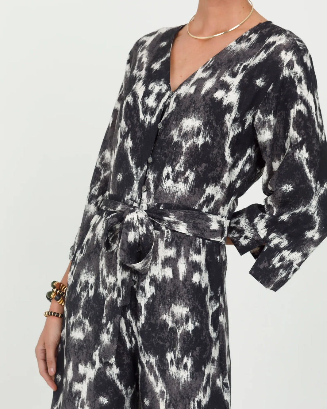 ENTERIZO LARGO PARA MUJER ESTAMPADO ESCOTE V MANGA 3/4 AJUSTADO EN CINTURA 12 NEGRO Adrissa | Ropa para mujer Enterizos