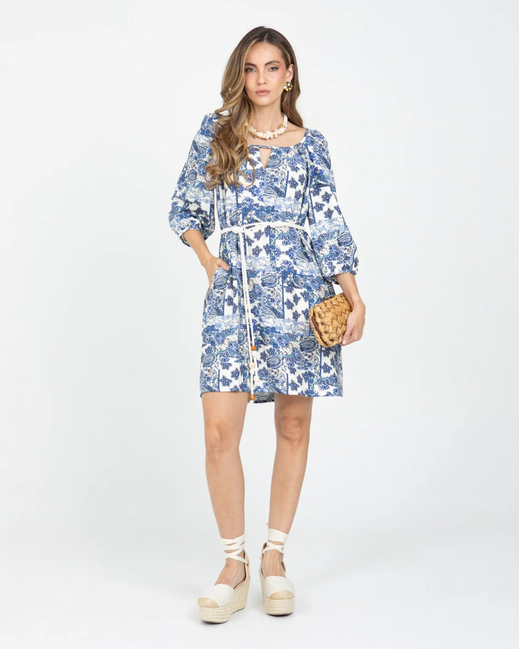 VESTIDO CORTO PARA MUJER ESTAMPADO PAISLEY ESCOTE SEMI BANDEJA CON CINTURON 6 AZUL INDIGO Adrissa | Ropa para mujer Vestidos