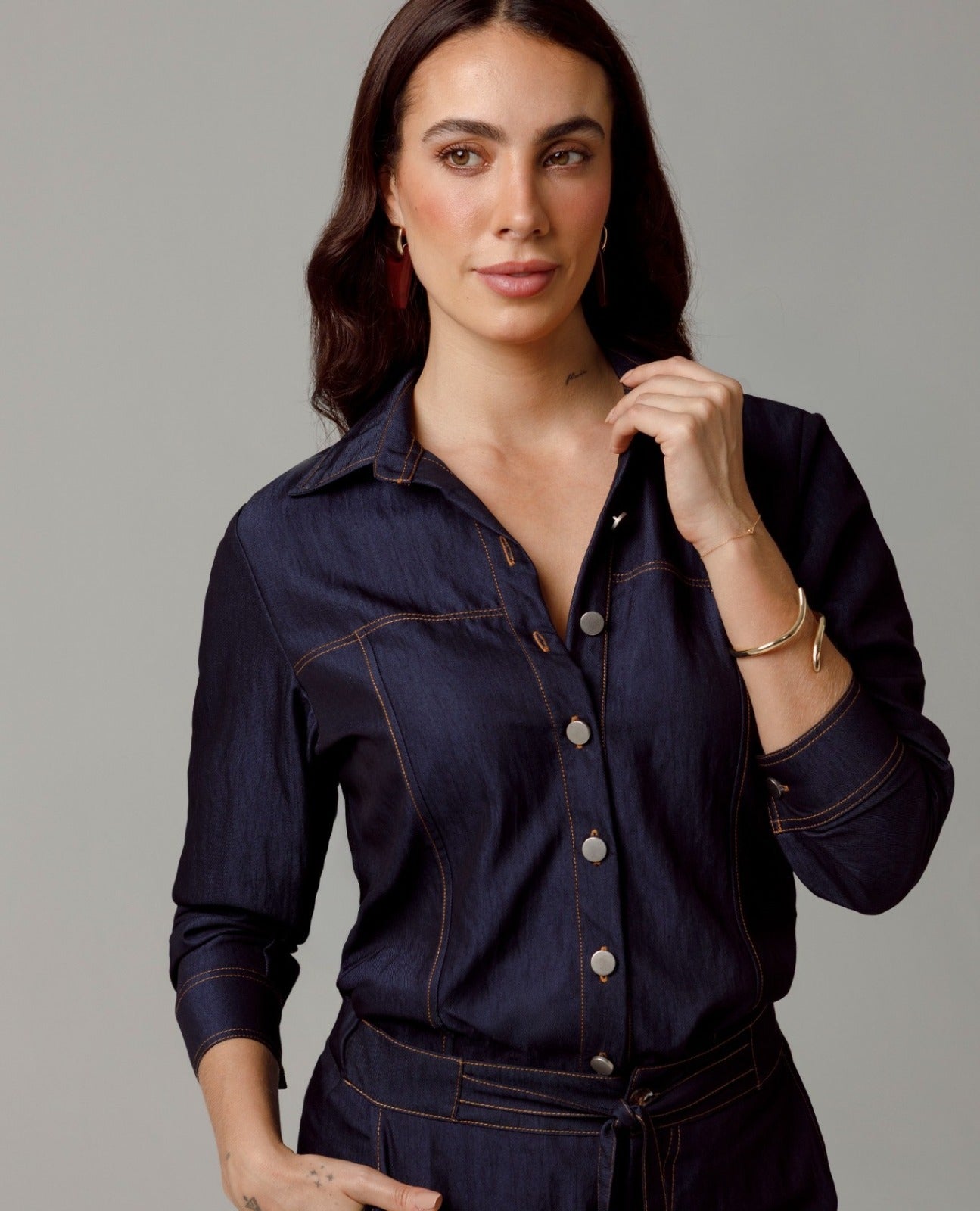CAMISA MANGA LARGA PARA MUJER CORTES Y COSTURAS EN CONTRASTE AZUL OSCURO Adrissa | Ropa para mujer Camisas
