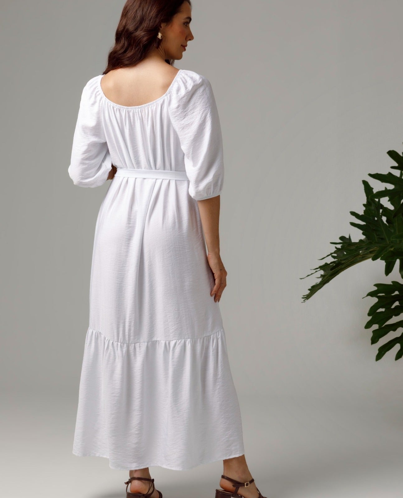 VESTIDO BLANCO PARA MUJER ESCOTE SEMI BANDEJA MANGA AL CODO CON CINTURON Adrissa | Ropa para mujer Vestidos