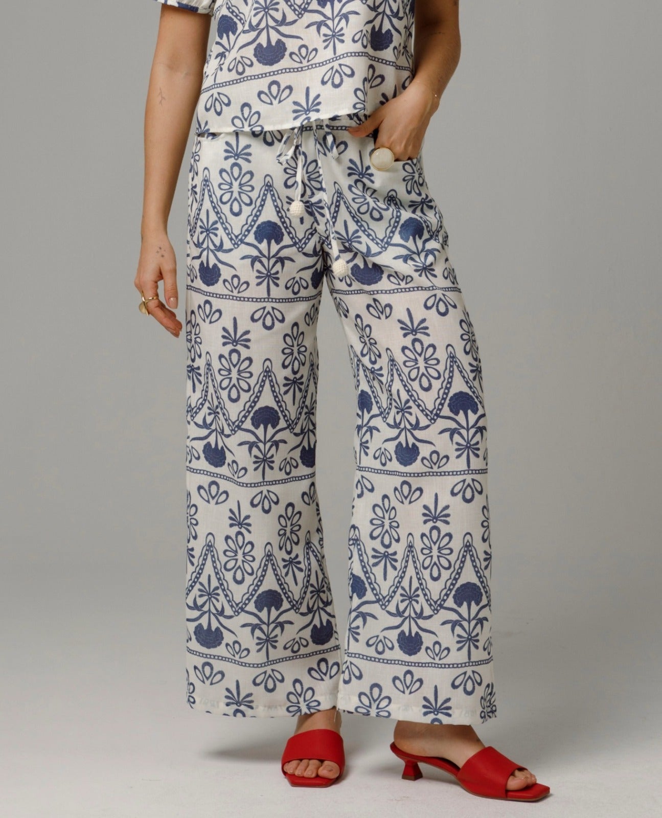 PANTALON WIDE LEG PARA MUJER ESTAMPADO TIPO OJALILLO CON ELASTICO EN CINTURA CRUDO Adrissa | Ropa para mujer Pantalones