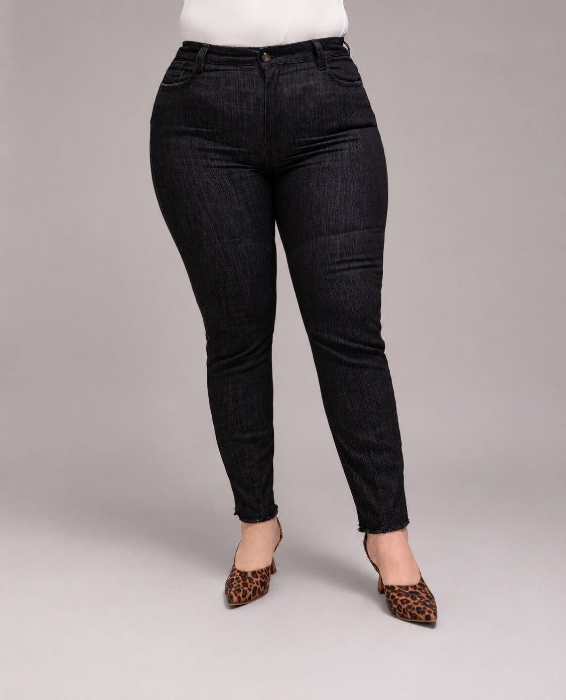JEAN SKINNY TALLAS GRANDES CINCO BOLSILLOS TONO OSCURO COSTURAS TONO A TONO AZUL INDIGO Adrissa | Ropa para mujer Jeans