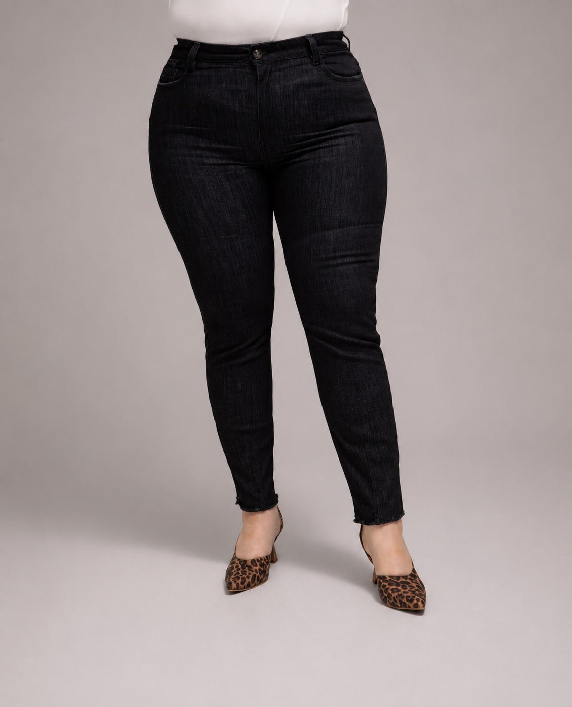 JEAN SKINNY TALLAS GRANDES CINCO BOLSILLOS TONO OSCURO COSTURAS TONO A TONO Adrissa | Ropa para mujer Jeans