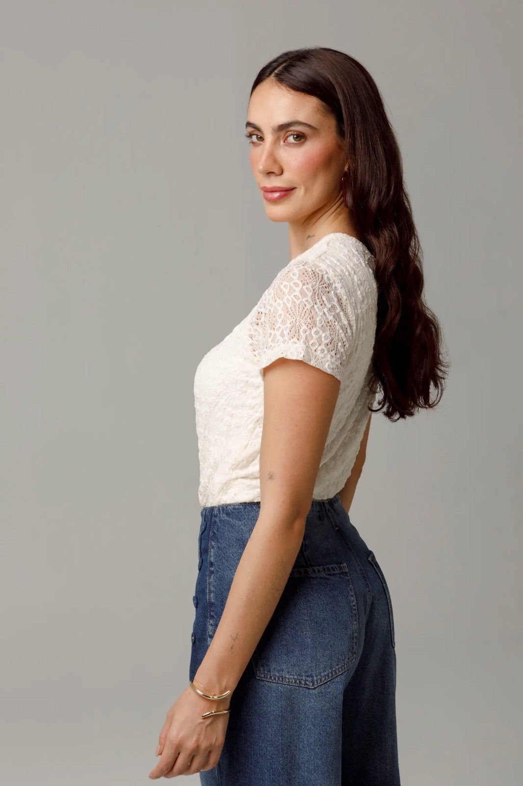 CAMISETA MANGA CORTA PARA MUJER EN ENCAJE FORRADA EN FRENTE Y ESPALDA Adrissa | Ropa para mujer Camisetas