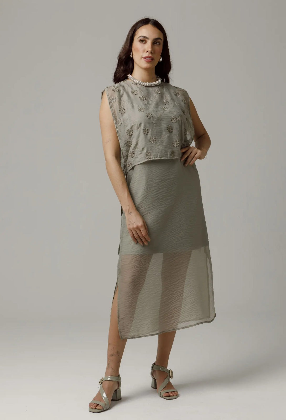 VESTIDO TALEGO PARA MUJER CON SOBRE PUESTO BORDADO EN TRANSPARENCIA CON INTERIOR