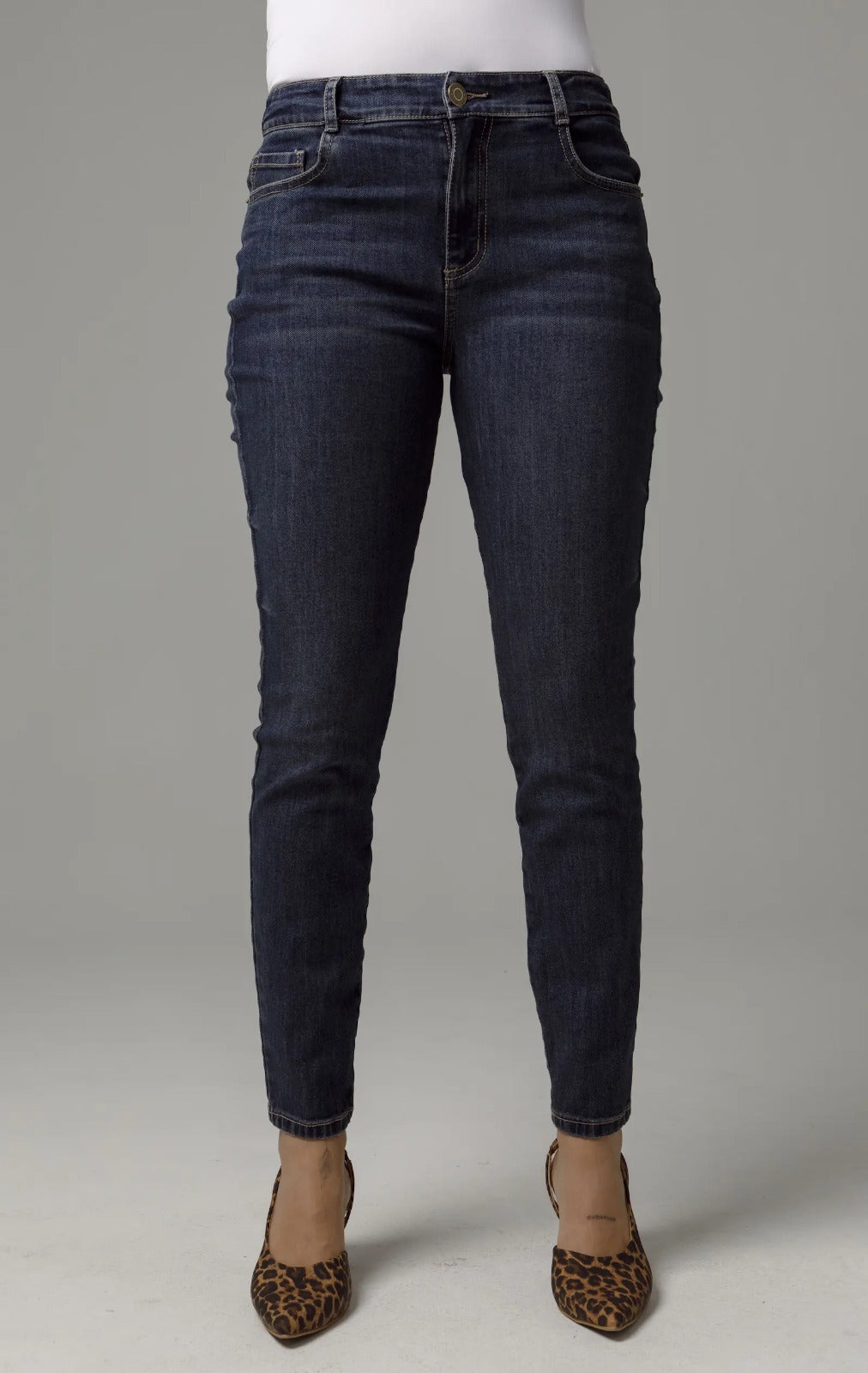 JEAN SKINNY PARA MUJER CINCO BOLSILLOS TONO OSCURO COSTURAS EN CONTRASTE