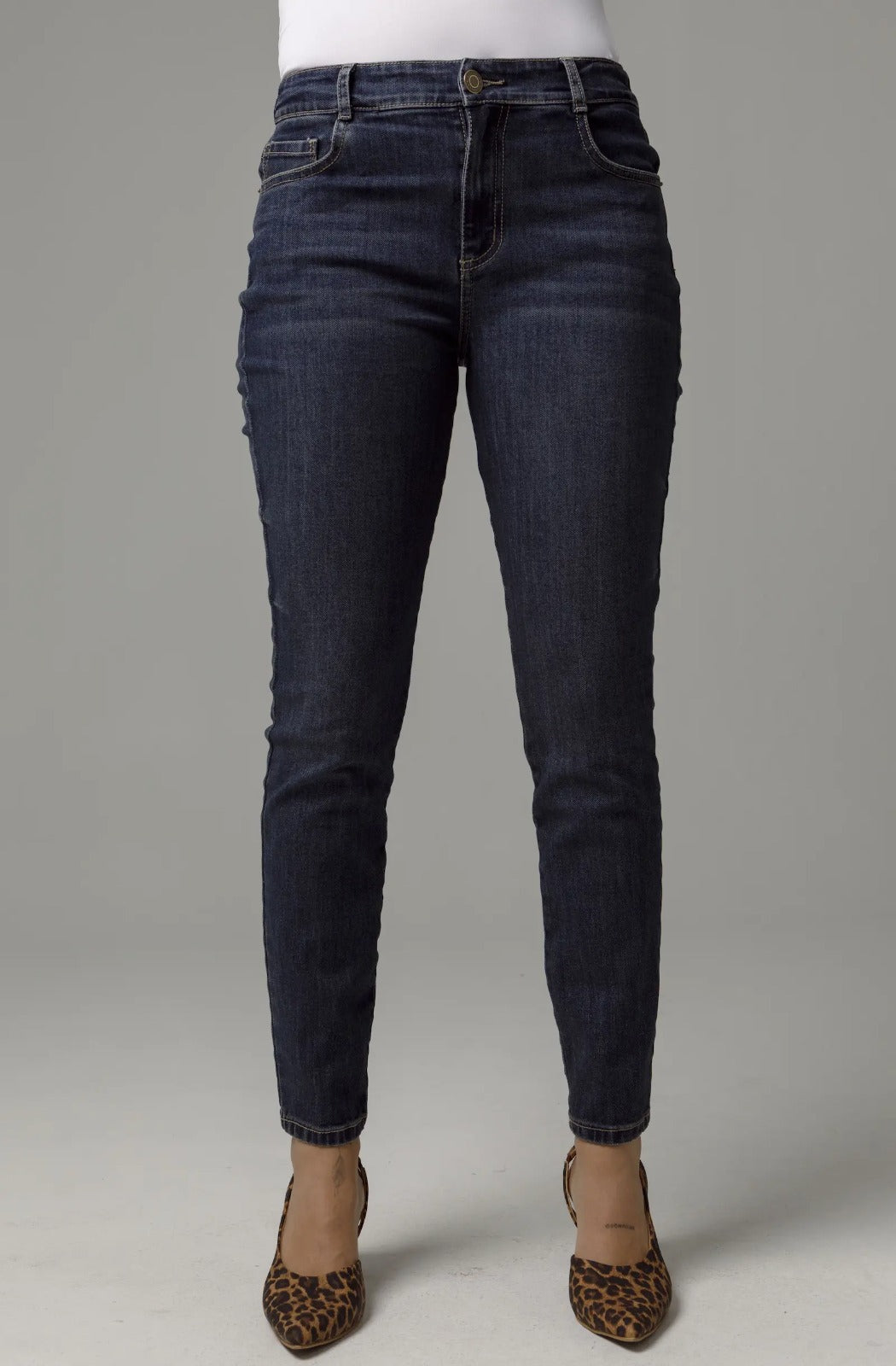 JEAN SKINNY PARA MUJER CINCO BOLSILLOS TONO OSCURO COSTURAS EN CONTRASTE