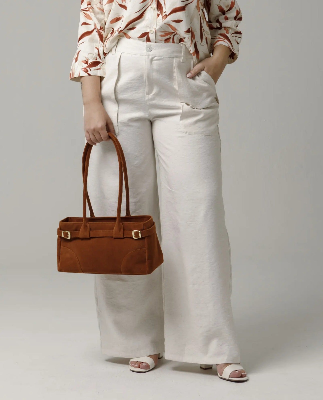PANTALON WIDE LEG TALLAS GRANDES CON BOLSILLOS DE PARCHE EN TELA CON EFECTO