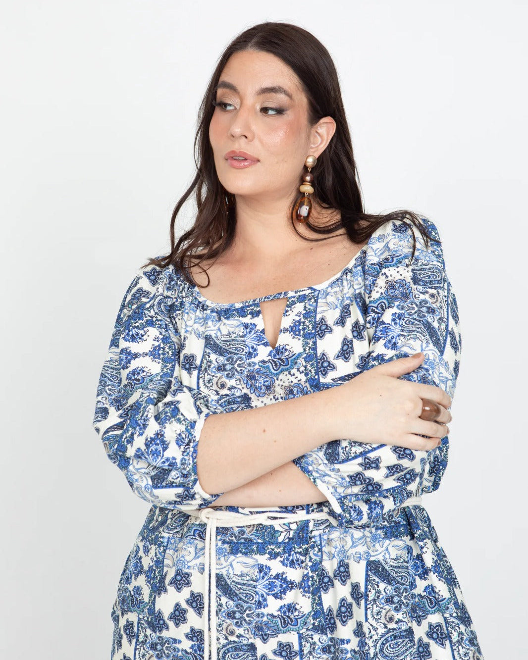 VESTIDO CORTO TALLAS GRANDES ESTAMPADO PAISLEY ESCOTE SEMI BANDEJA CON CINTURÓN 18 AZUL INDIGO Adrissa | Ropa para mujer Vestidos