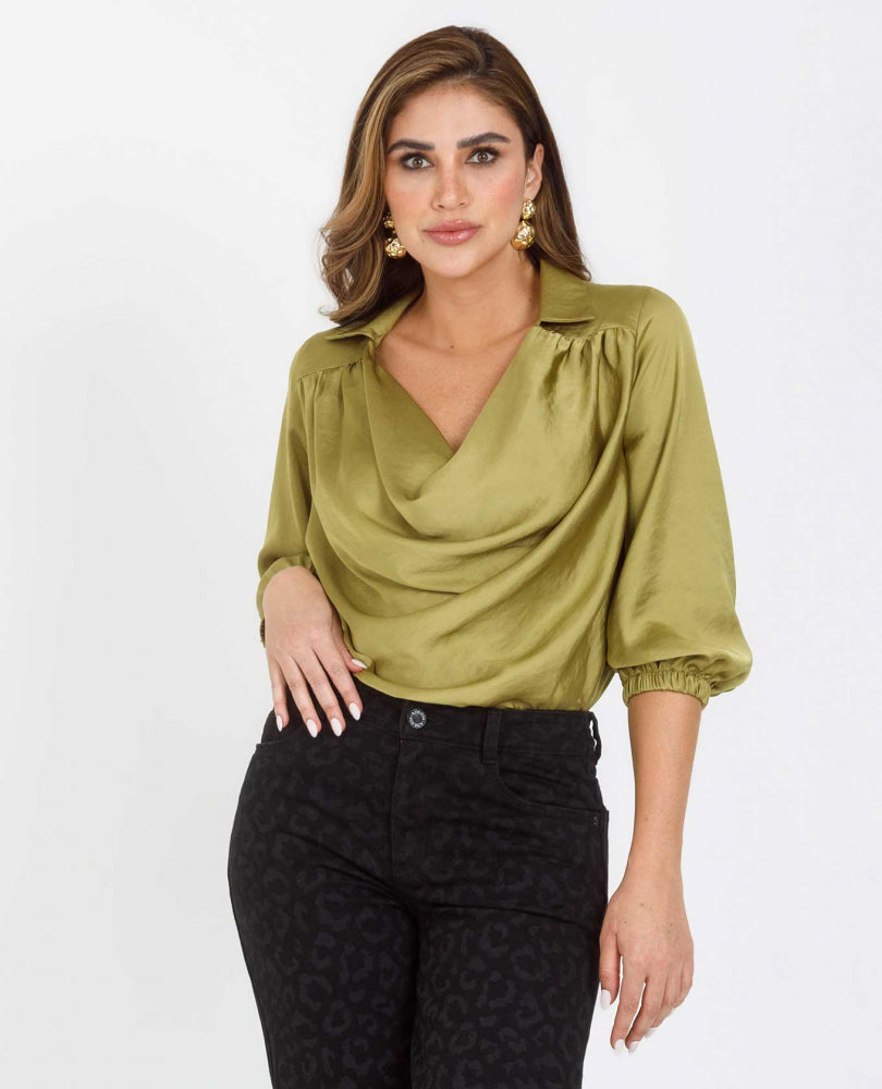 BLUSA BÁSICA GABRIELA DRAPEADA TELA SATINADA Adrissa