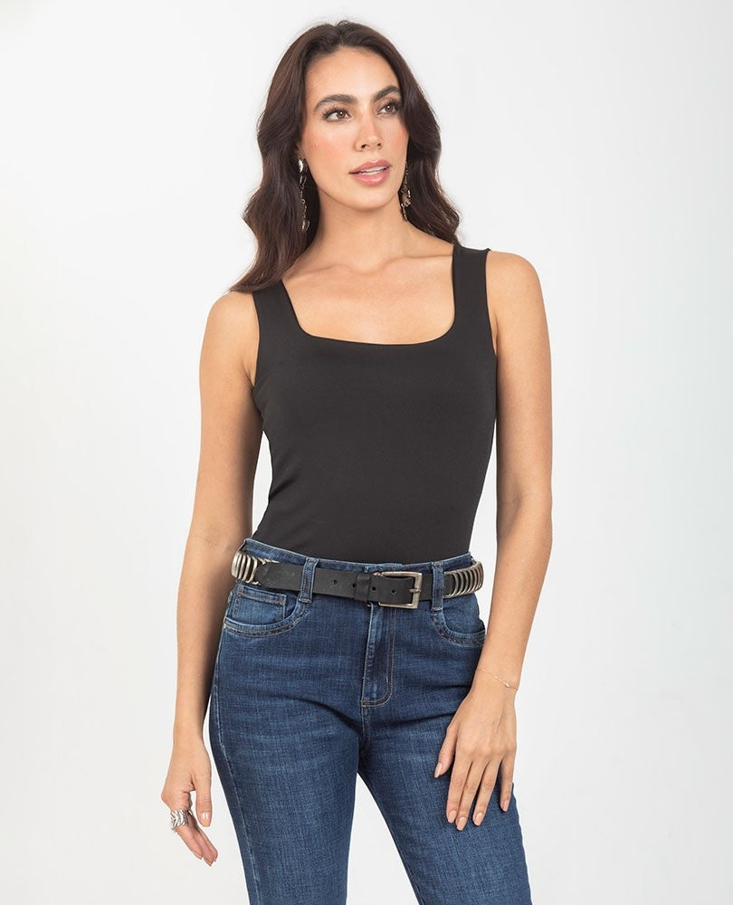 CAMISETA NEGRA PARA MUJER ESCOTE CUADRADO Adrissa Blusas