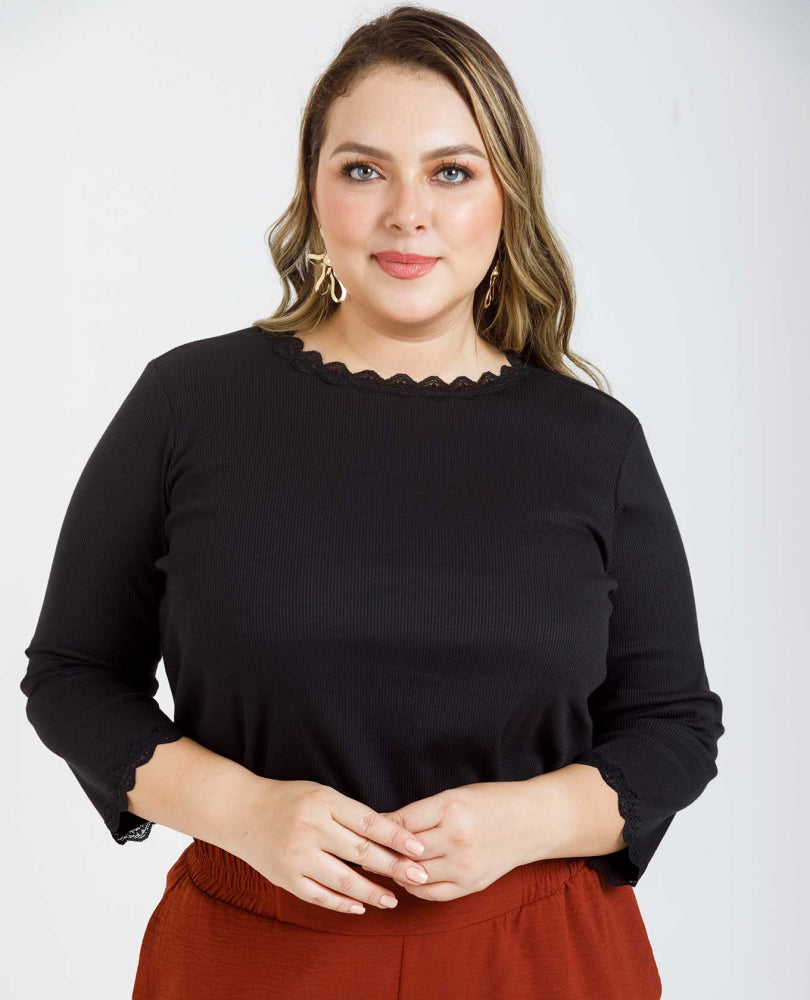 CAMISETA NEGRA TALLAS GRANDES CON ENCAJE Adrissa